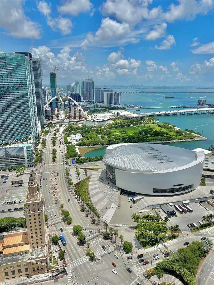 1 bedroom 1 bath for sale at 398 NE 5th St # 4005, Miami FL 33132
