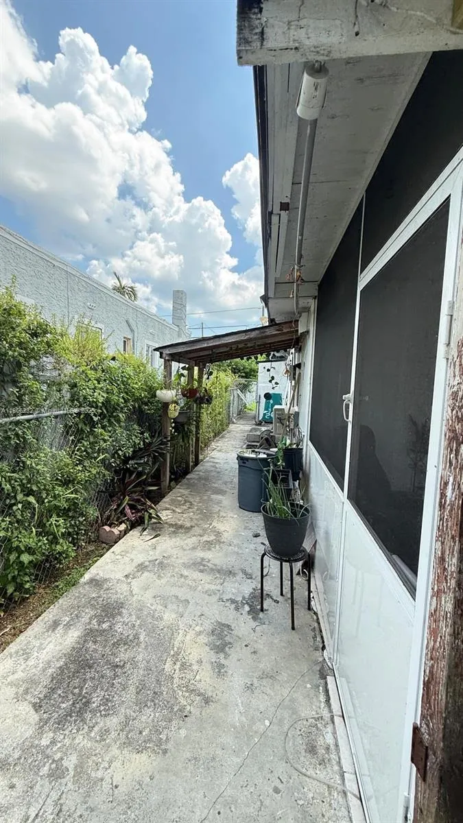 2610 NW 19th Ave, Miami FL 33142