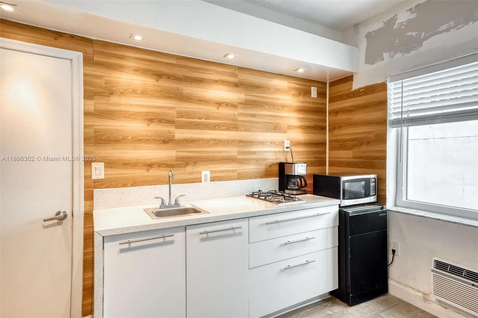 1 bath for sale at 335 Ocean Dr # 111, Miami Beach FL 33139