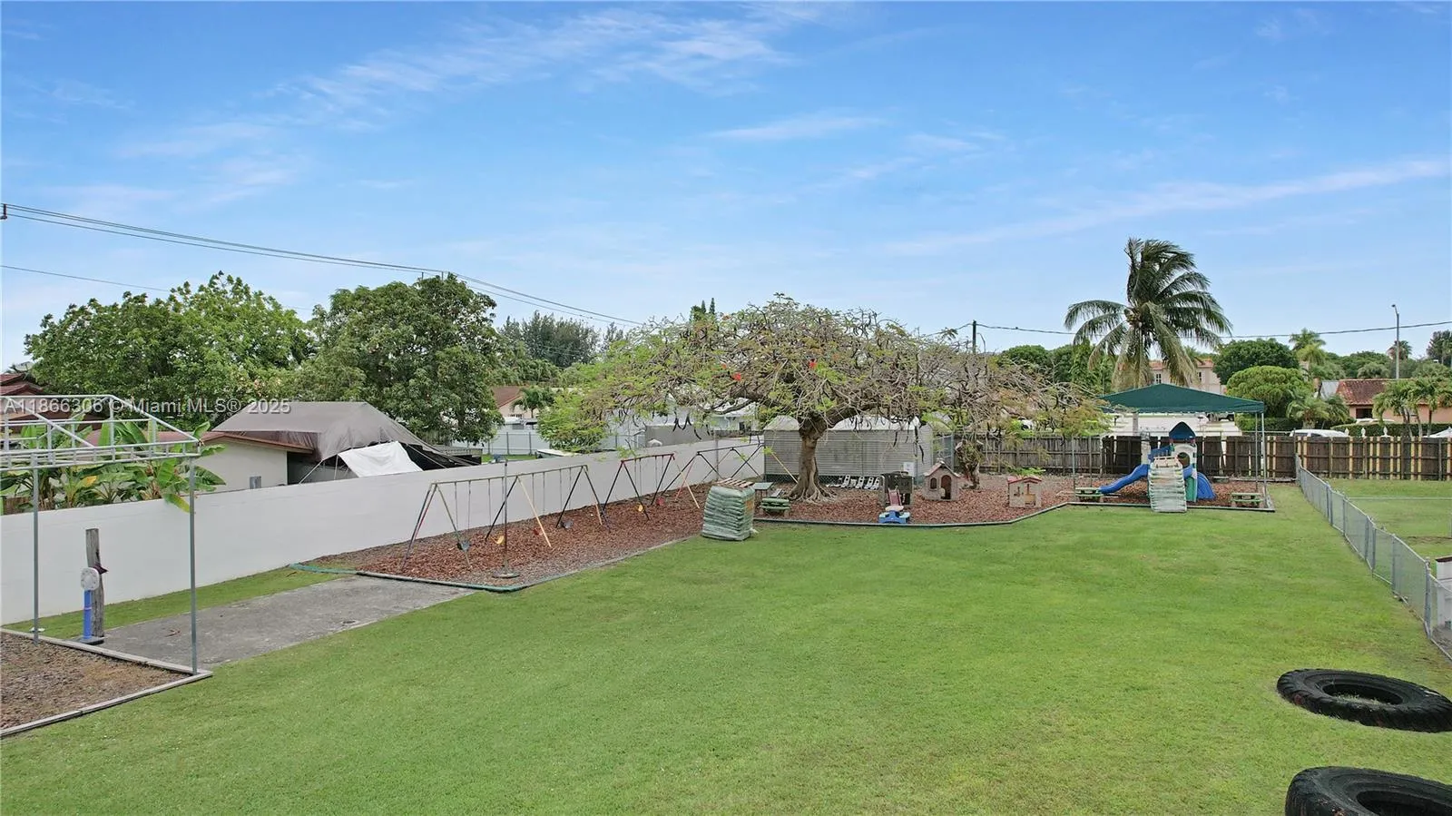 132 AVE SW 42nd St, Miami FL 33175