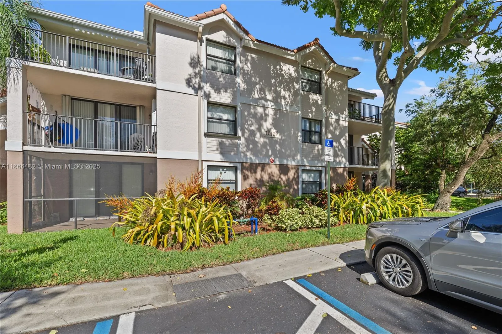 1 bedroom 1 bath for sale at 10105 W Sunrise Blvd # 104, Plantation FL 33322
