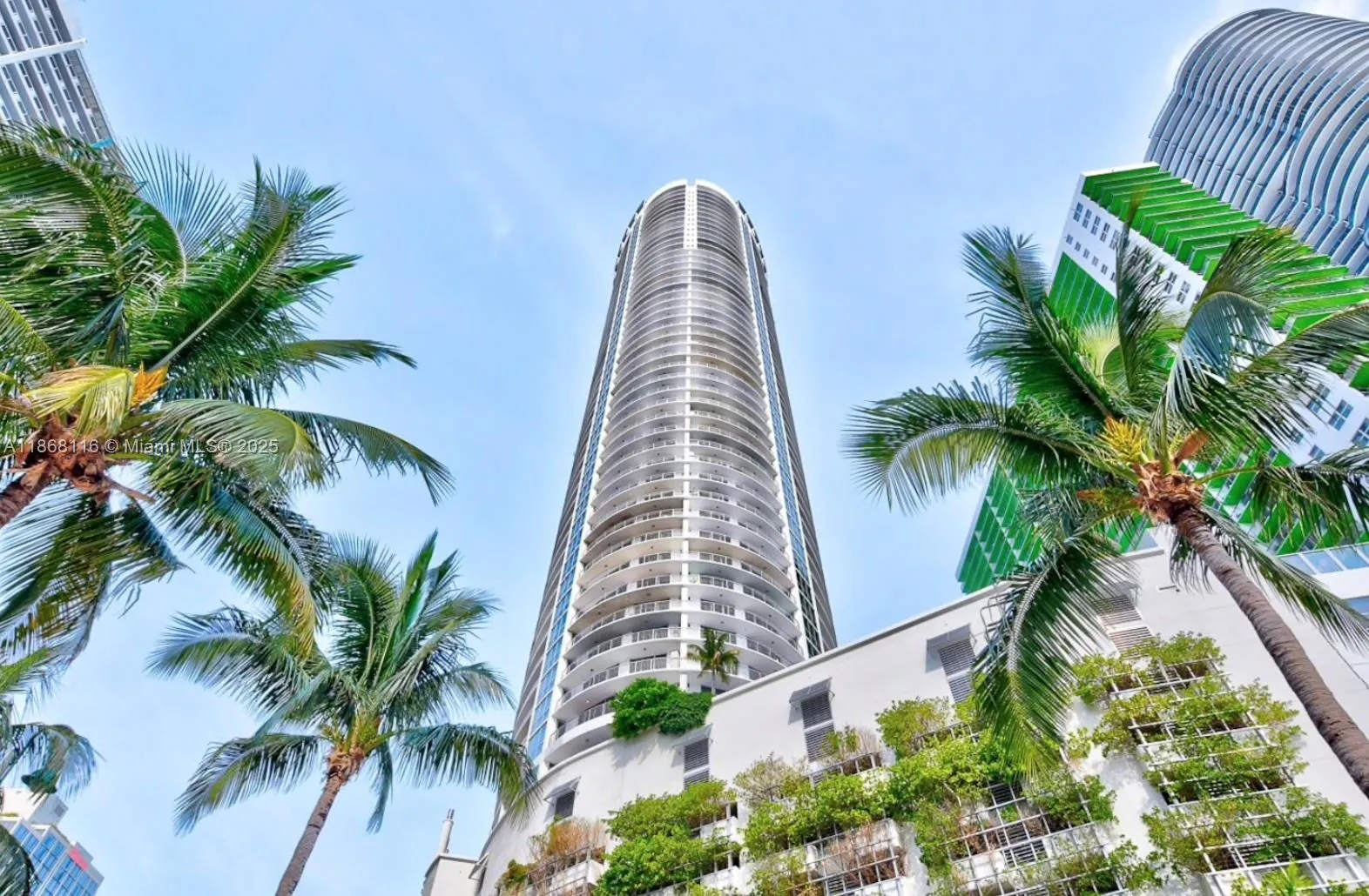 1 bedroom 1 bath for sale at 1750 N Bayshore Dr # 2804, Miami FL 33132