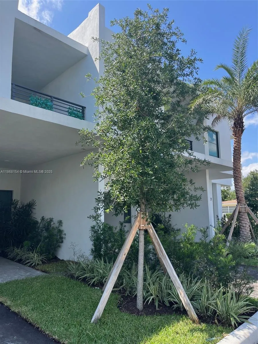 3 bedroom 2 bath for sale at 2526 Pierce Street # 12, Hollywood FL 33020