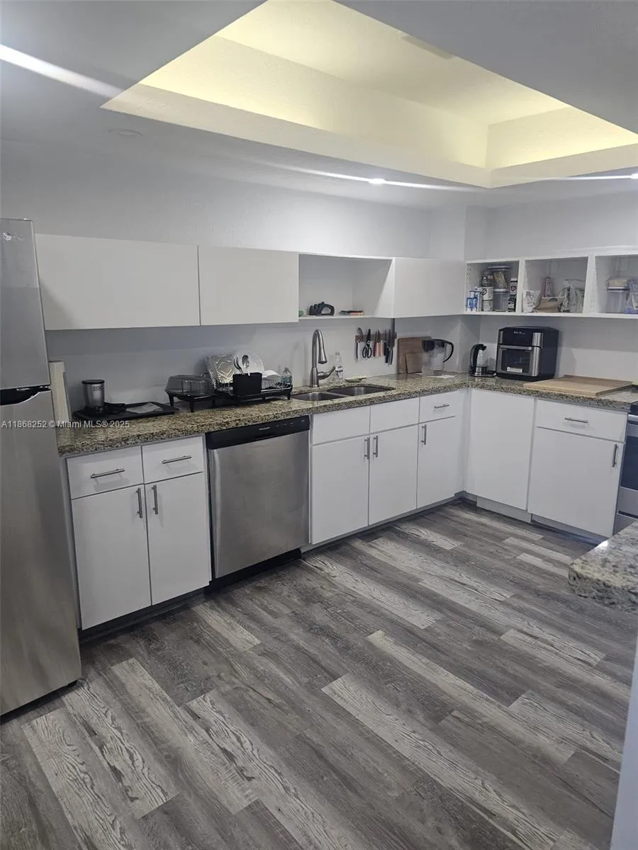5825 Collins Ave # J, Miami Beach FL 33140
