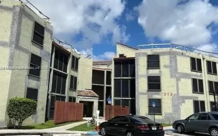 2 bedroom 2 bath for sale at 212 Lake Pointe Dr # 205, Oakland Park FL 33309