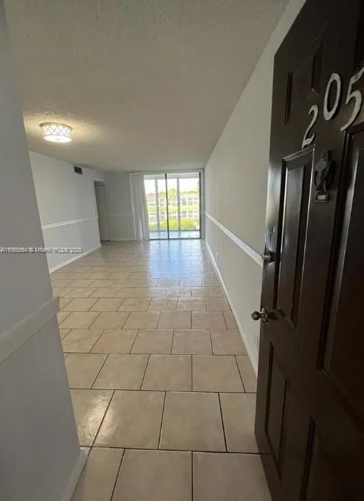 212 Lake Pointe Dr # 205, Oakland Park FL 33309