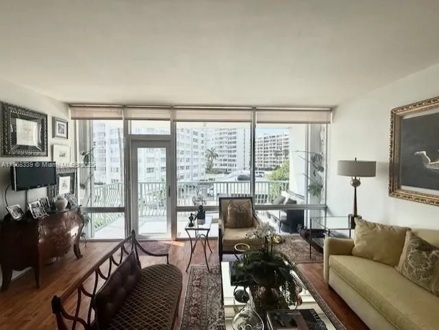 1408 Brickell Bay Dr # 303, Miami FL 33131
