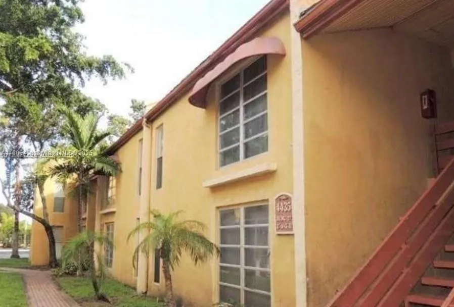 2 bedroom 1 bath for sale at 4435 Treehouse Ln # C, Tamarac FL 33319