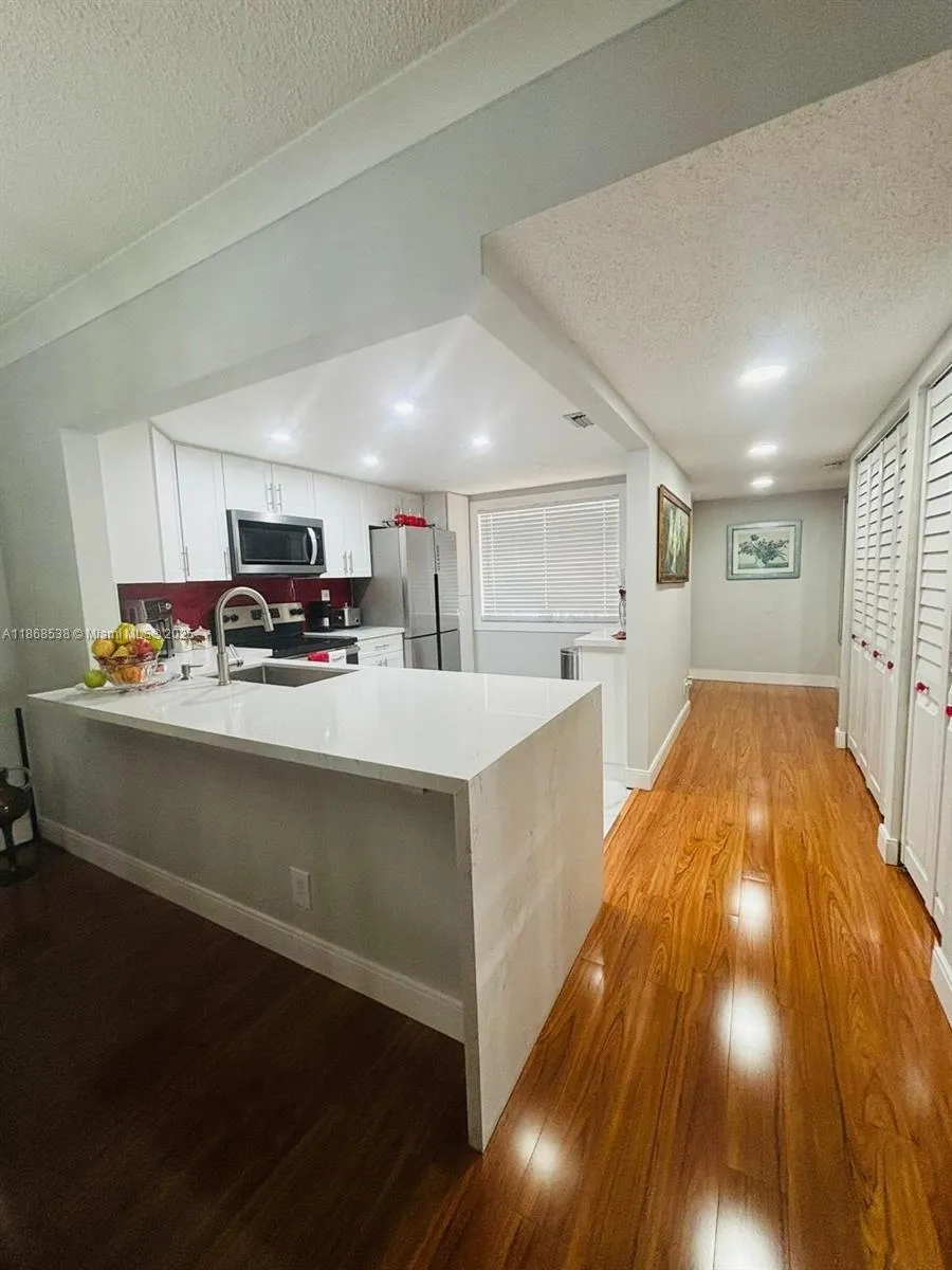 3501 Inverrary Dr # 201, Lauderhill FL 33319