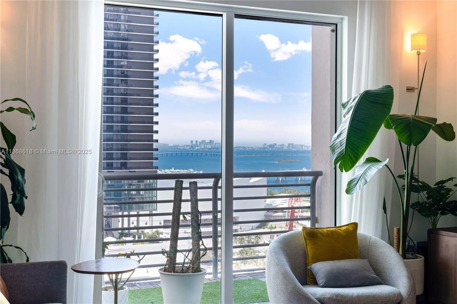 1 bedroom 1 bath for sale at 234 NE 3rd St, Miami FL 33132