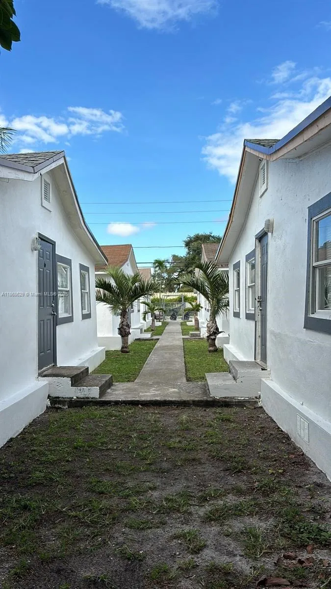 344 NW 53rd St, Miami FL 33127