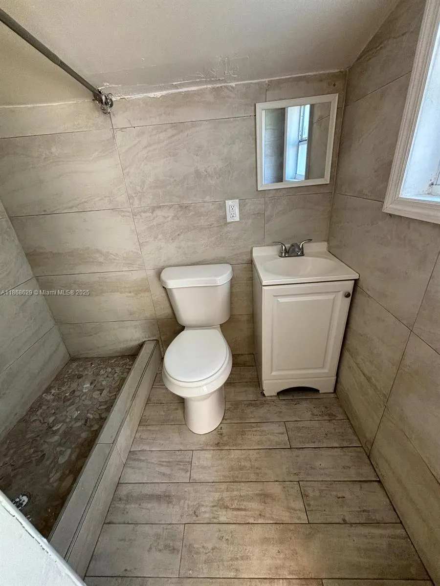 344 NW 53rd St, Miami FL 33127