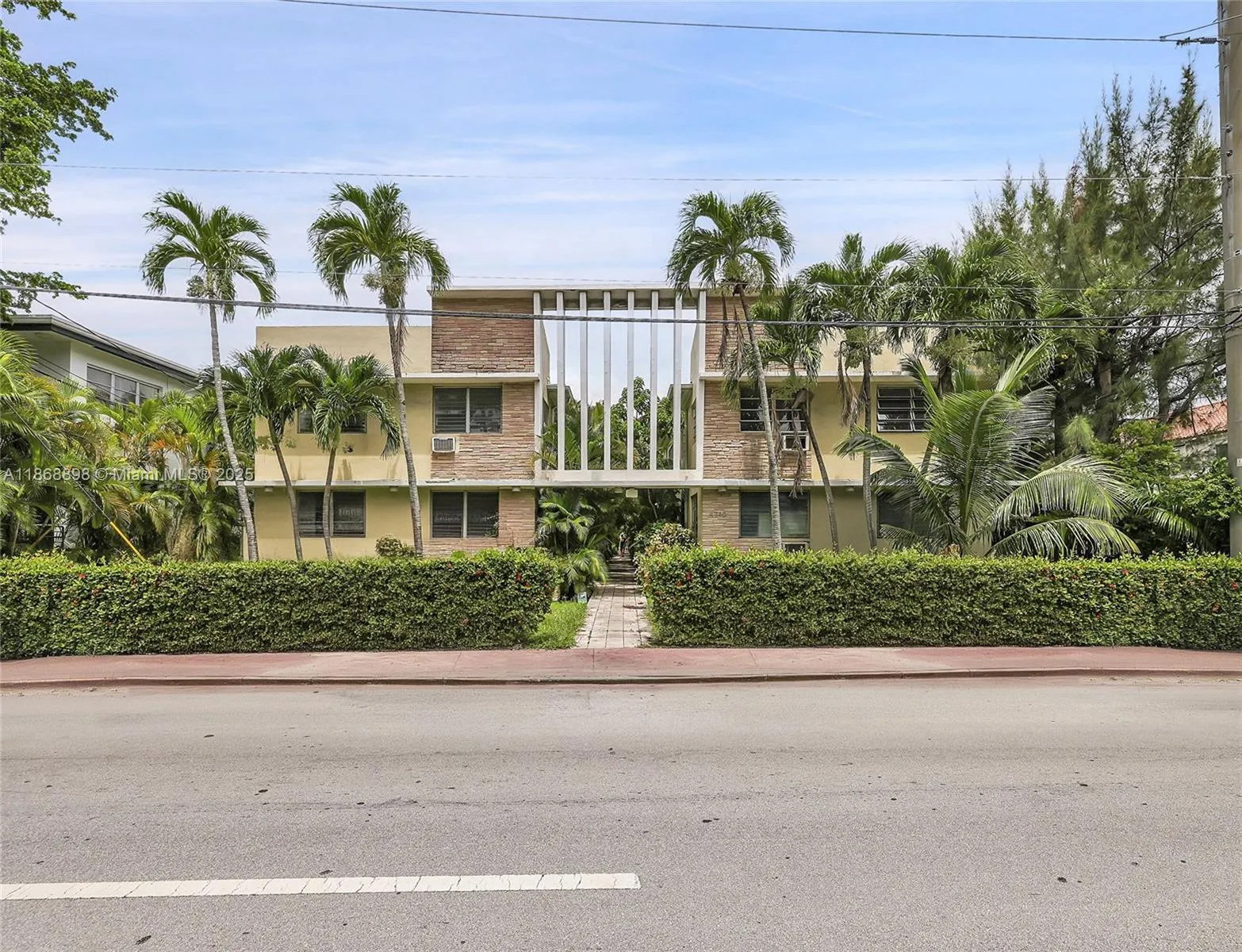 4730 Pine Tree Dr, Miami Beach FL 33140