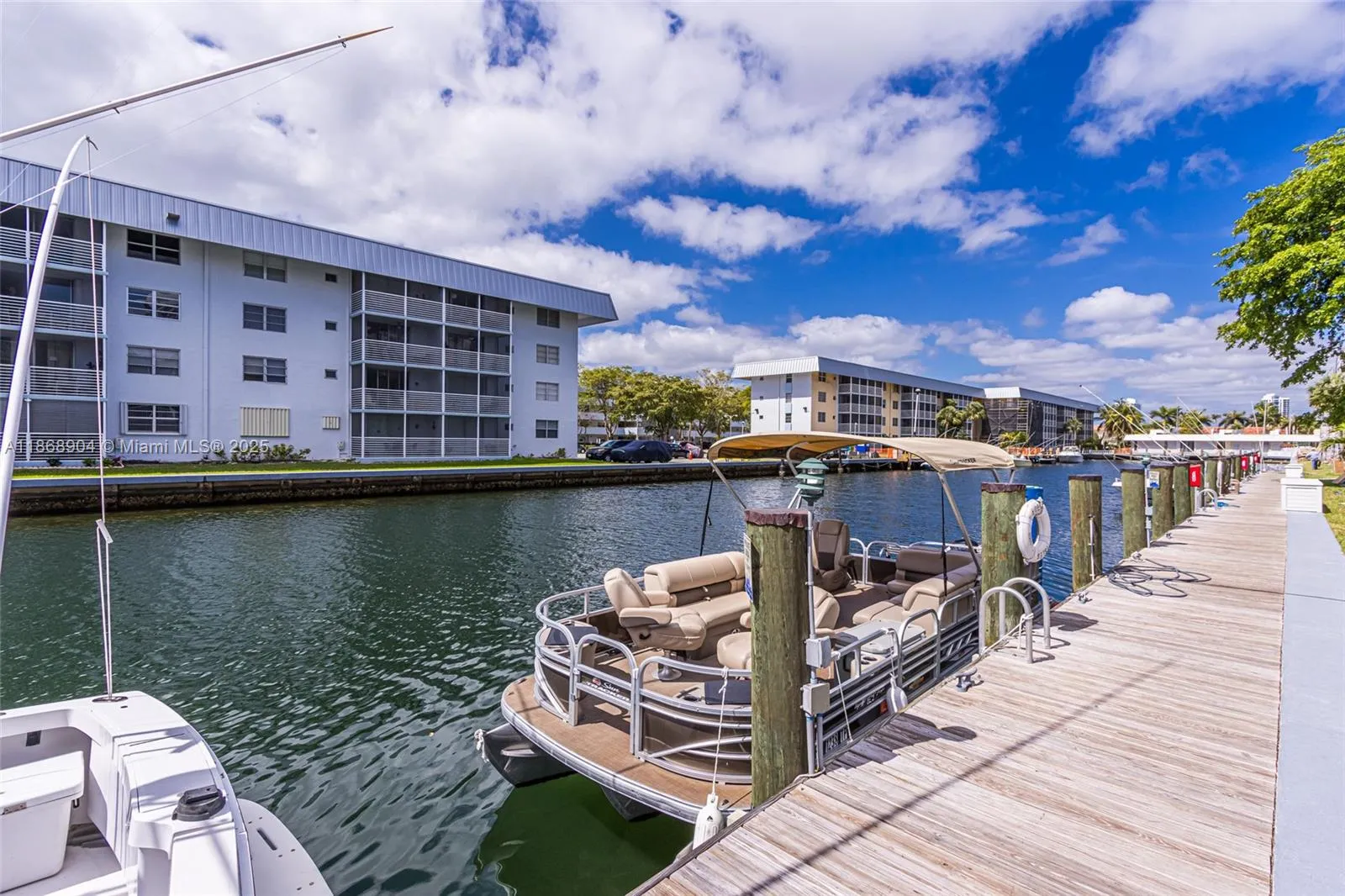 2 bedroom 2 bath for sale at 3600 NE 170th St # 112, North Miami Beach FL 33160