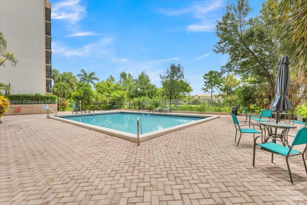 900 NE 195th Street # 607, Miami FL 33179