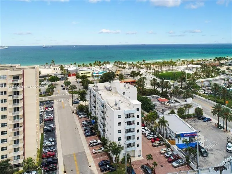 2 bedroom 2 bath for sale at 2900 N Banyan St # 101, Fort Lauderdale FL 33316