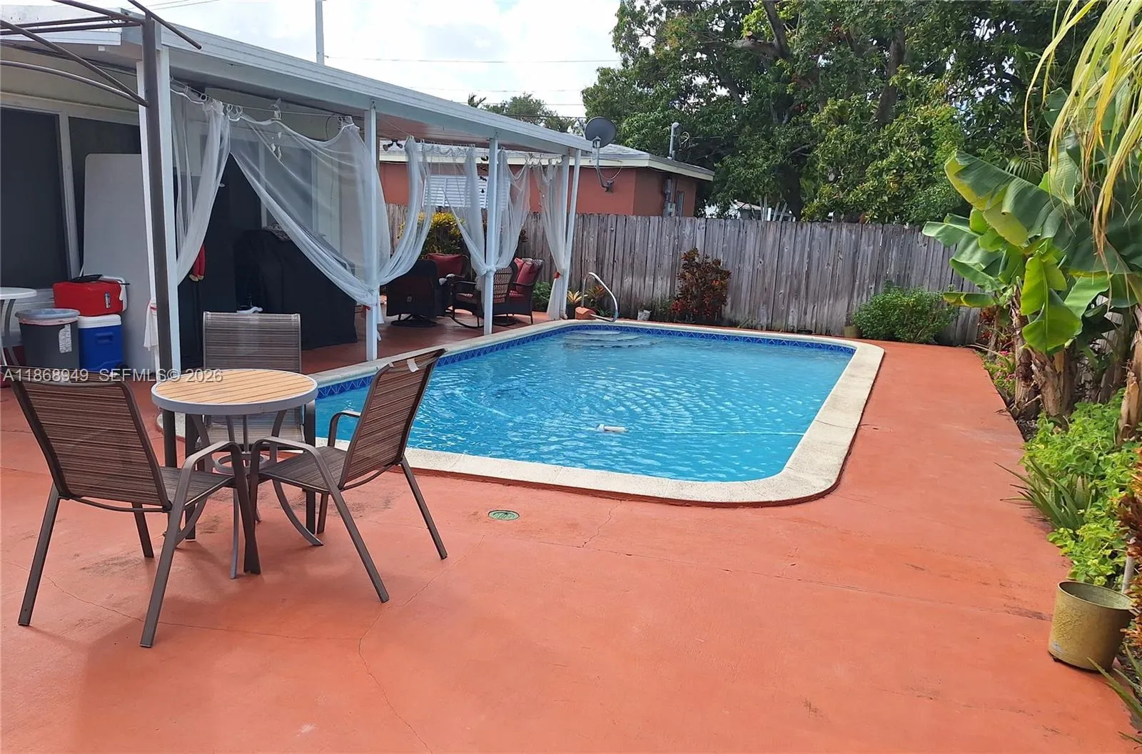 3 bedroom 2 bath for sale at 7561 Meridian St, Miramar FL 33023