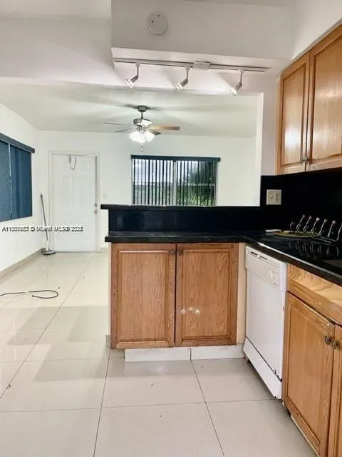 310 SW 10th Ter, Hallandale Beach FL 33009