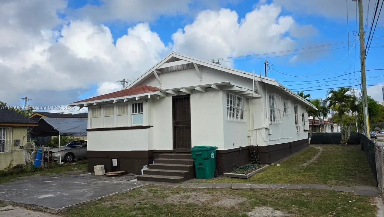 844 SW 8th Ct, Miami FL 33130