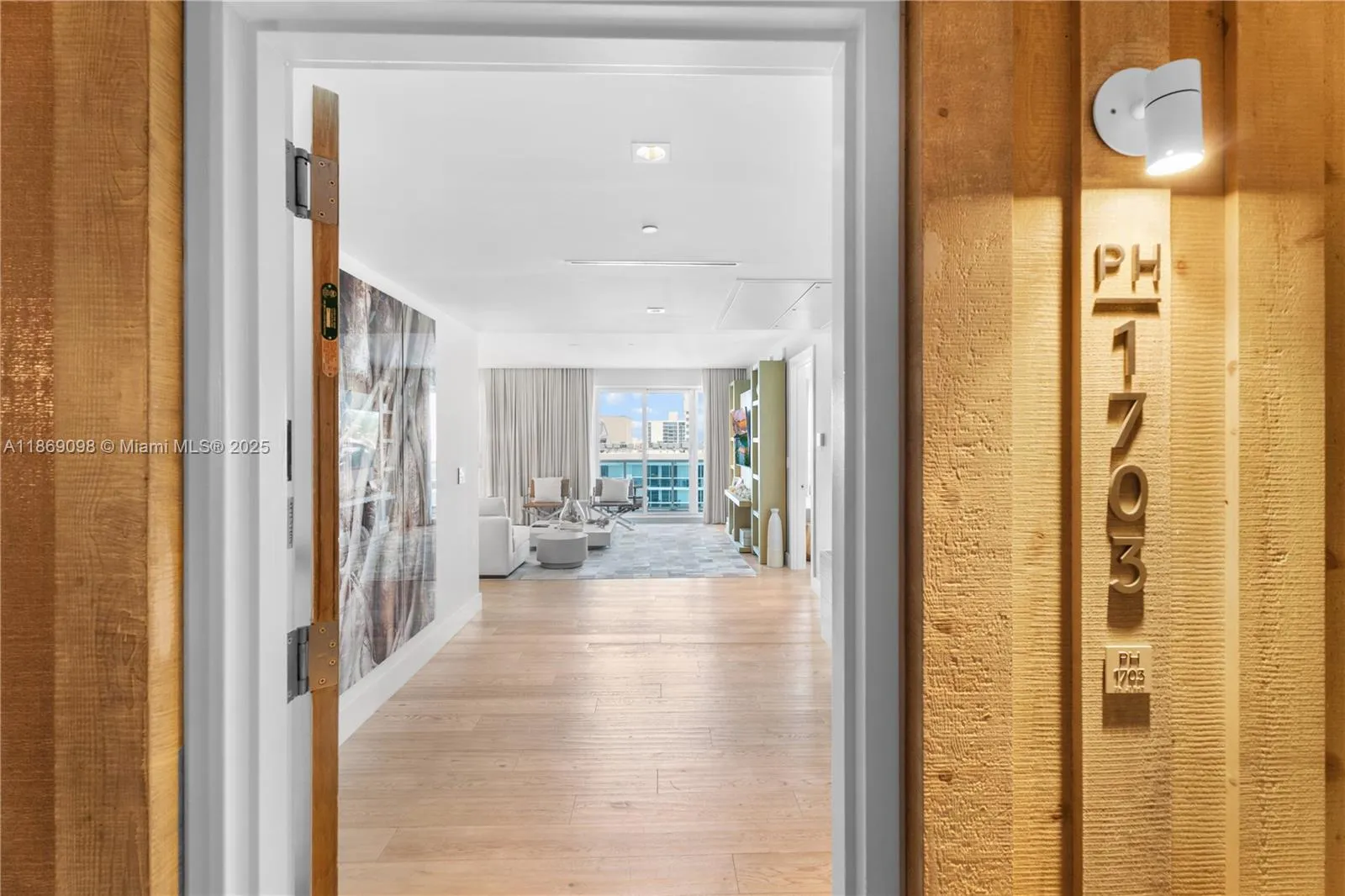 102 24th St # 1703, Miami Beach FL 33139