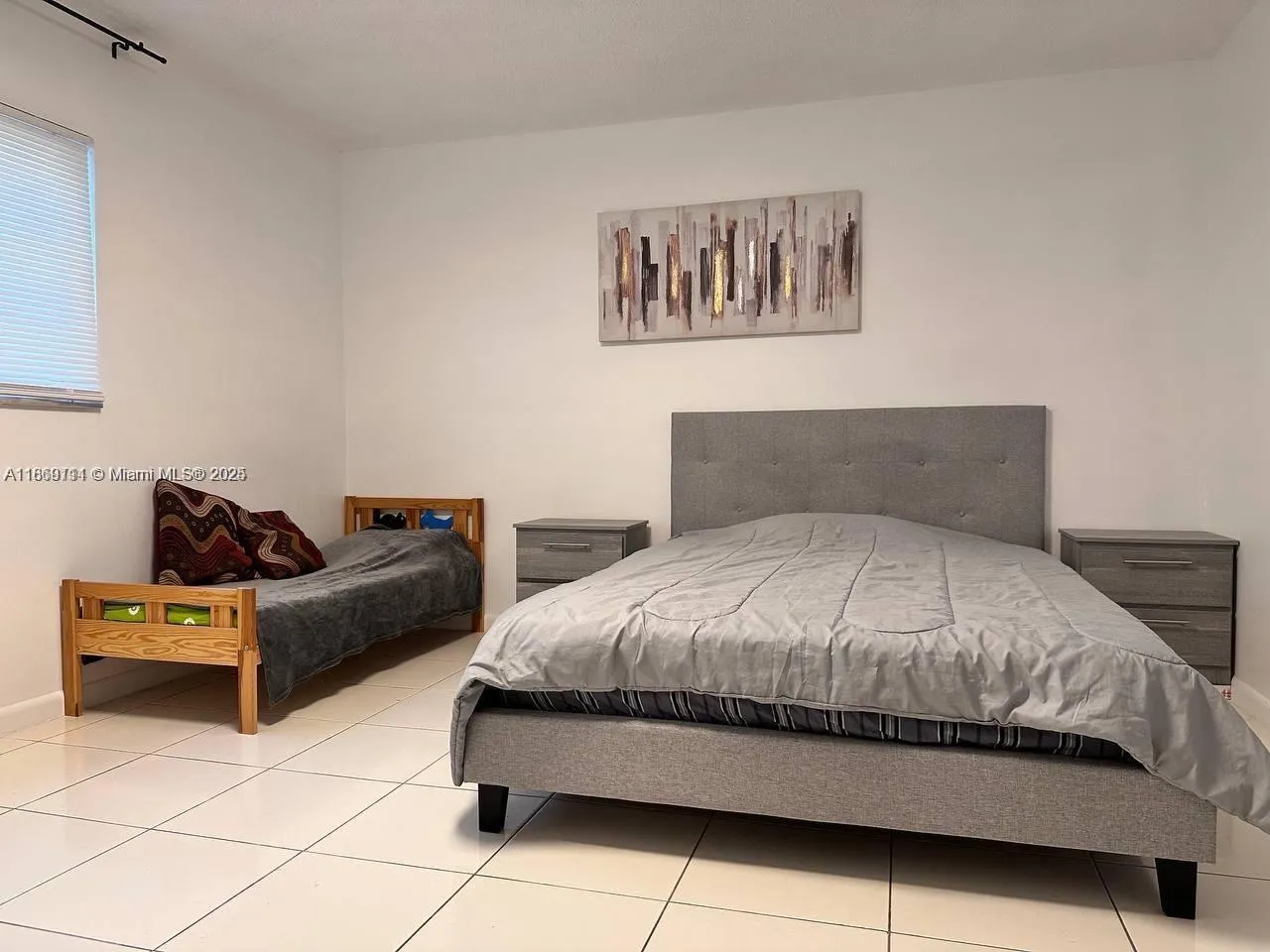 1 bedroom 1 bath for sale at 319 NE 14th Ave # 106, Hallandale Beach FL 33009