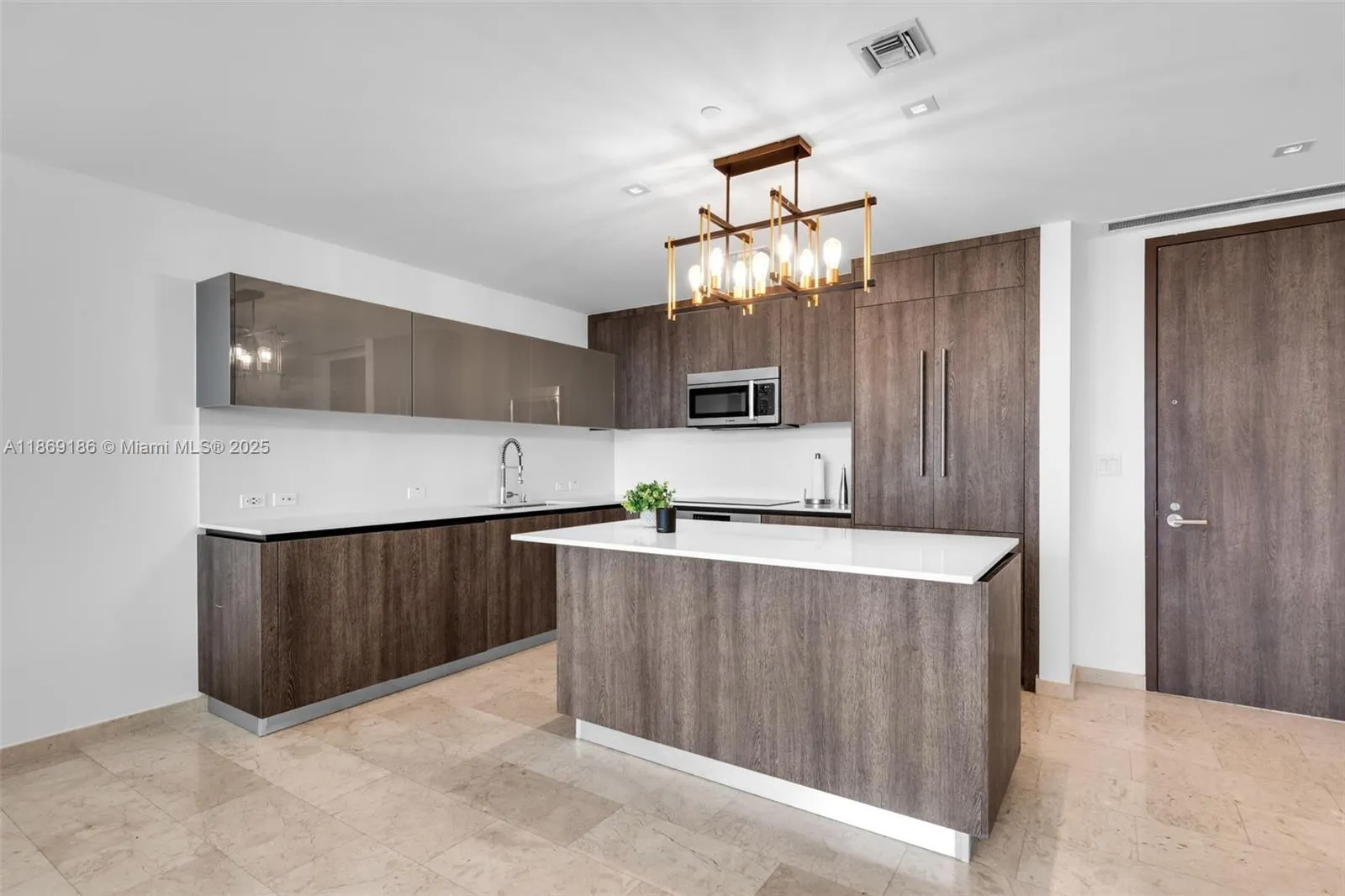 68 SE 6th St # 2410, Miami FL 33131