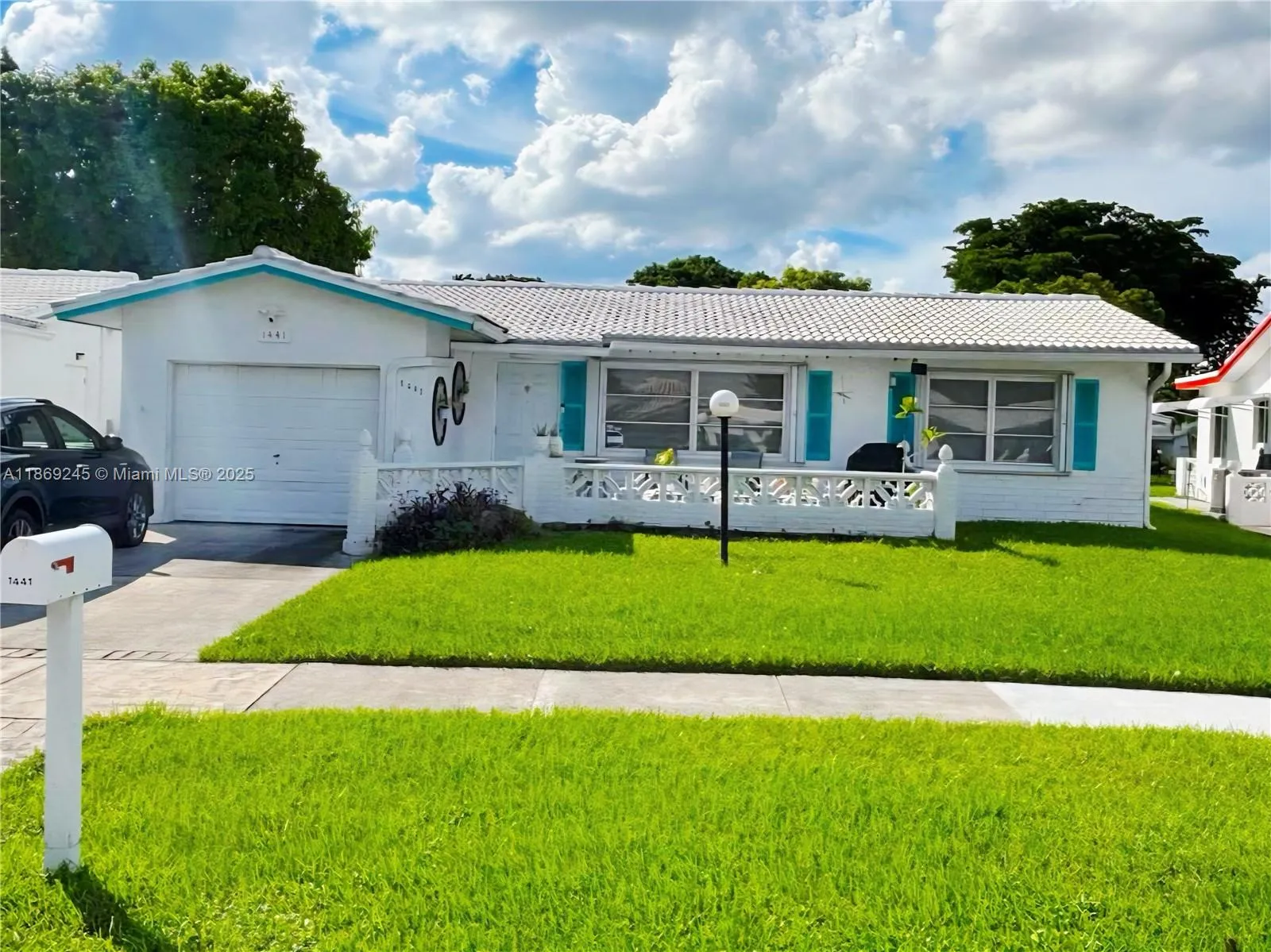 2 bedroom 2 bath for sale at 1441 W Campanelli Dr, Plantation FL 33322
