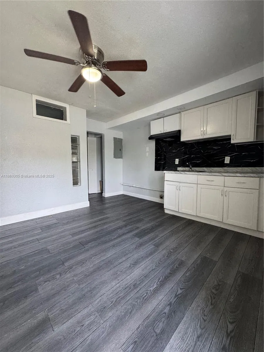 7802 NW 8th Ave # 3, Miami FL 33150