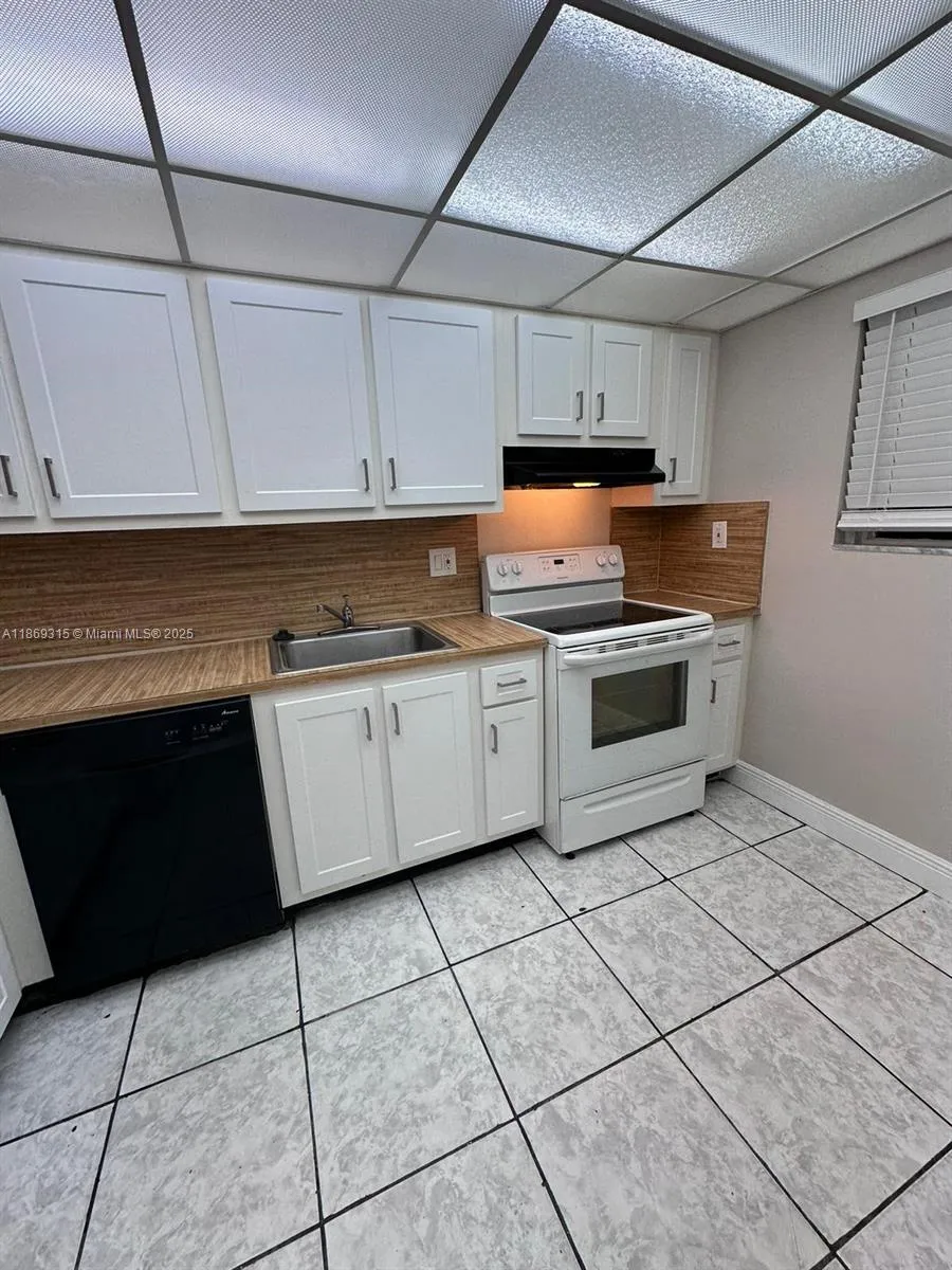 3390 Foxcroft Rd # C212, Miramar FL 33025
