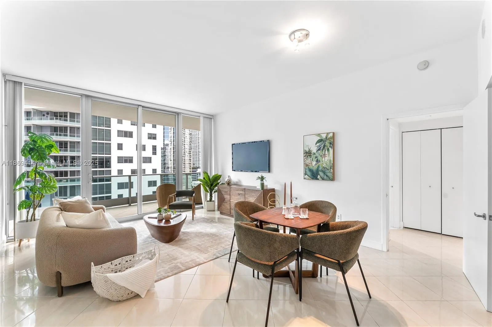 1 bedroom 1 bath for sale at 1331 Brickell Bay Dr # 1706, Miami FL 33131