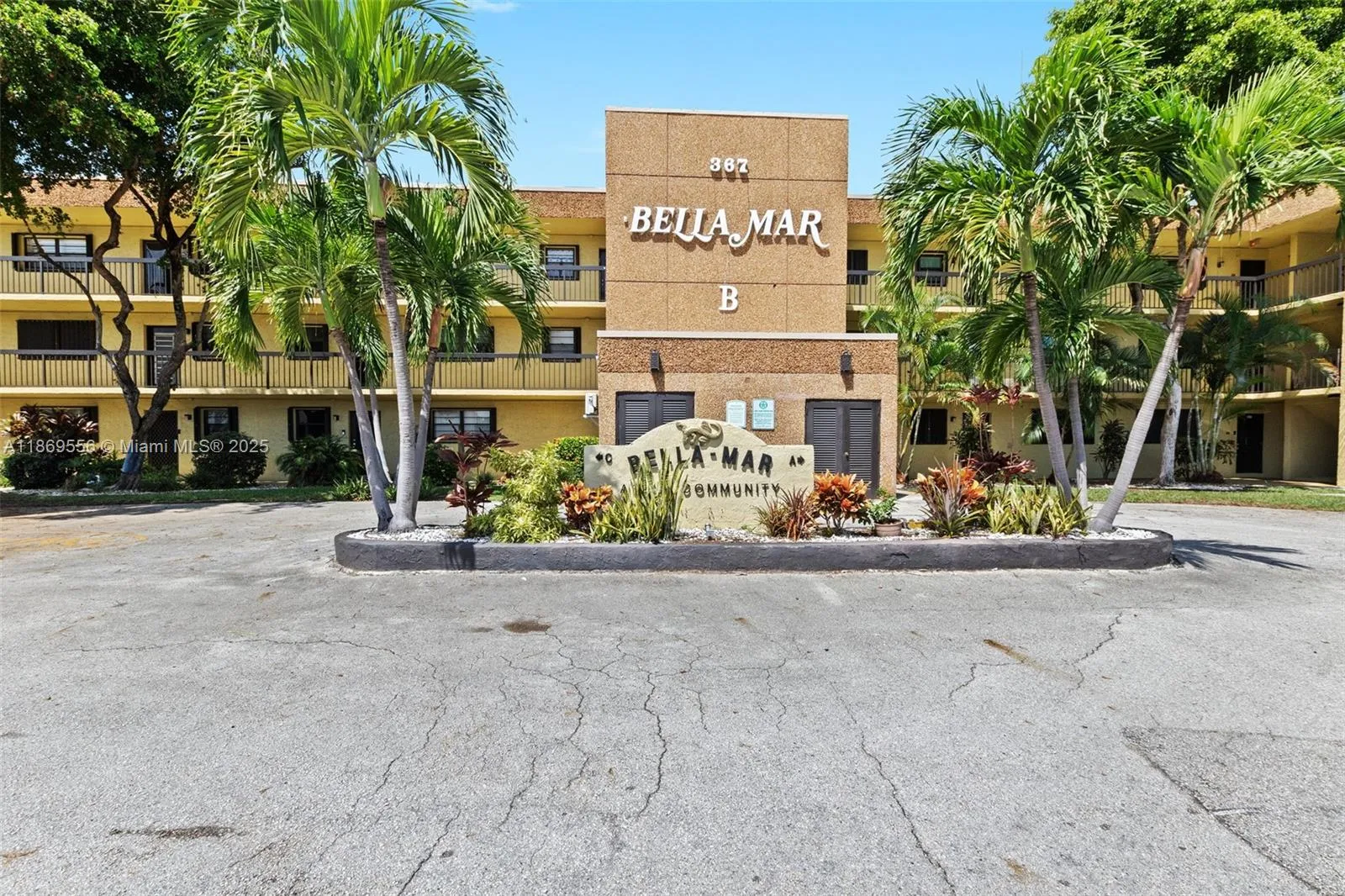2 bedroom 2 bath for sale at 367 S Federal Hwy # A209, Deerfield Beach FL 33441