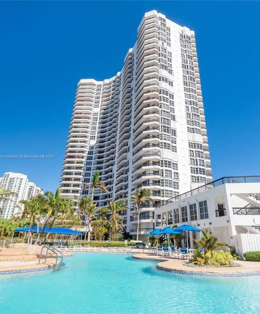 2 bedroom 2 bath for sale at 19195 NE 36th Ct # 2902, Aventura FL 33180