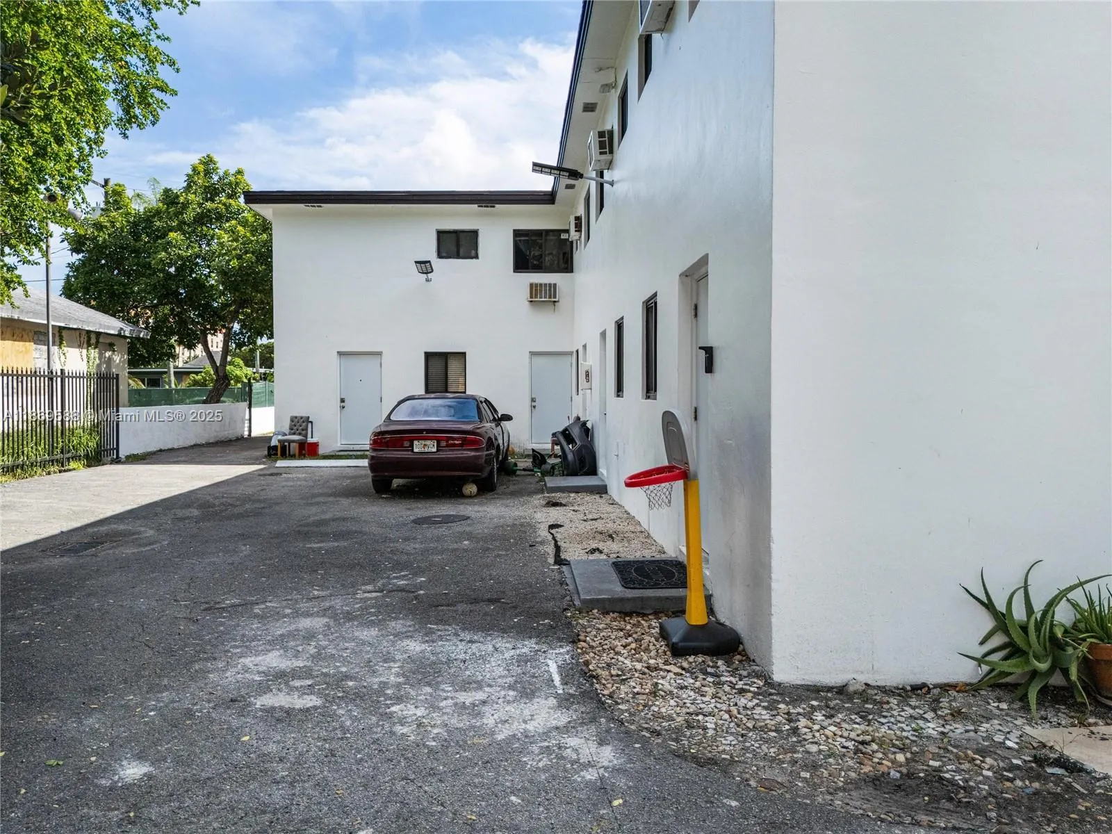 131 NE 77th St, Miami FL 33138