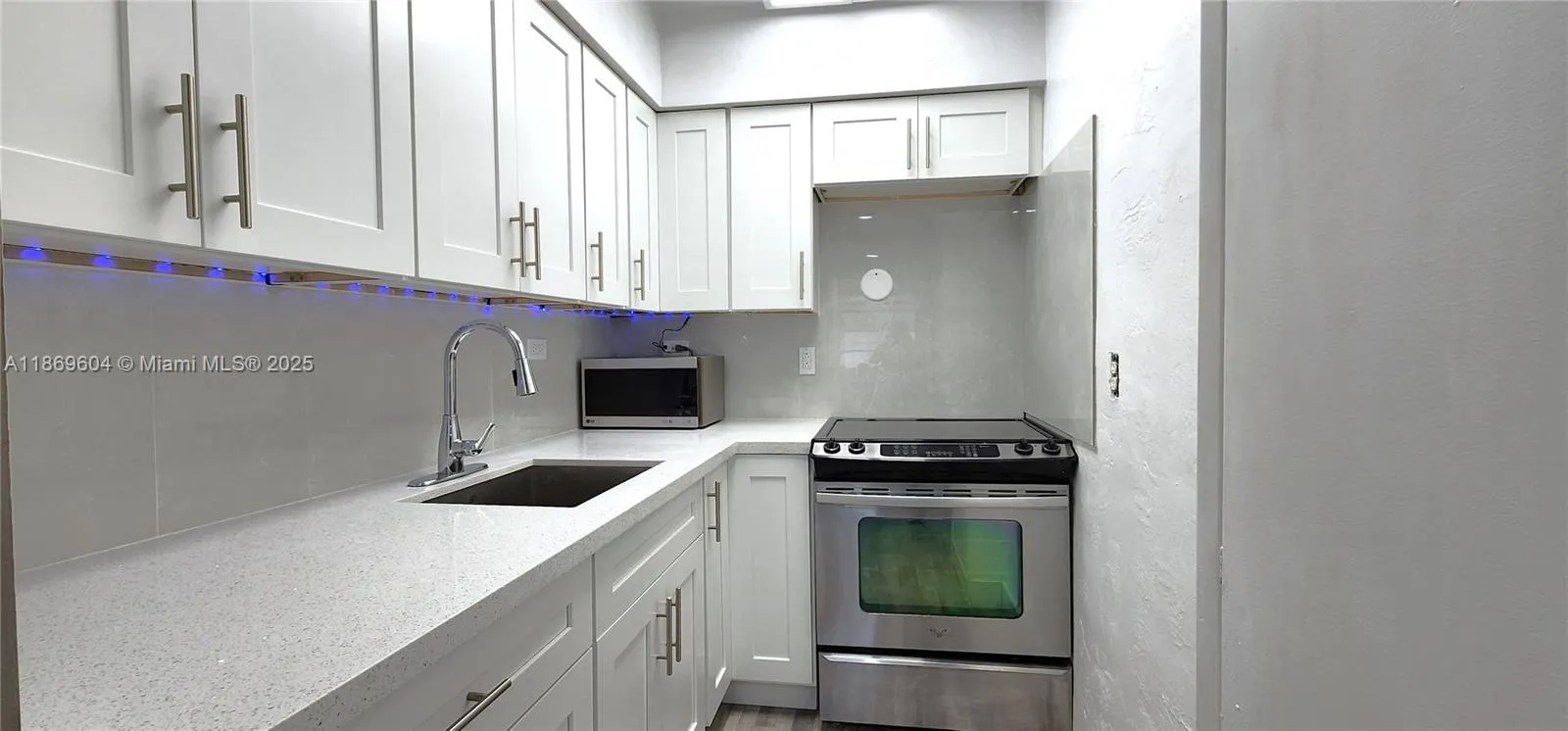 1 bedroom 1 bath for sale at 2901 Polk St # 14, Hollywood FL 33020