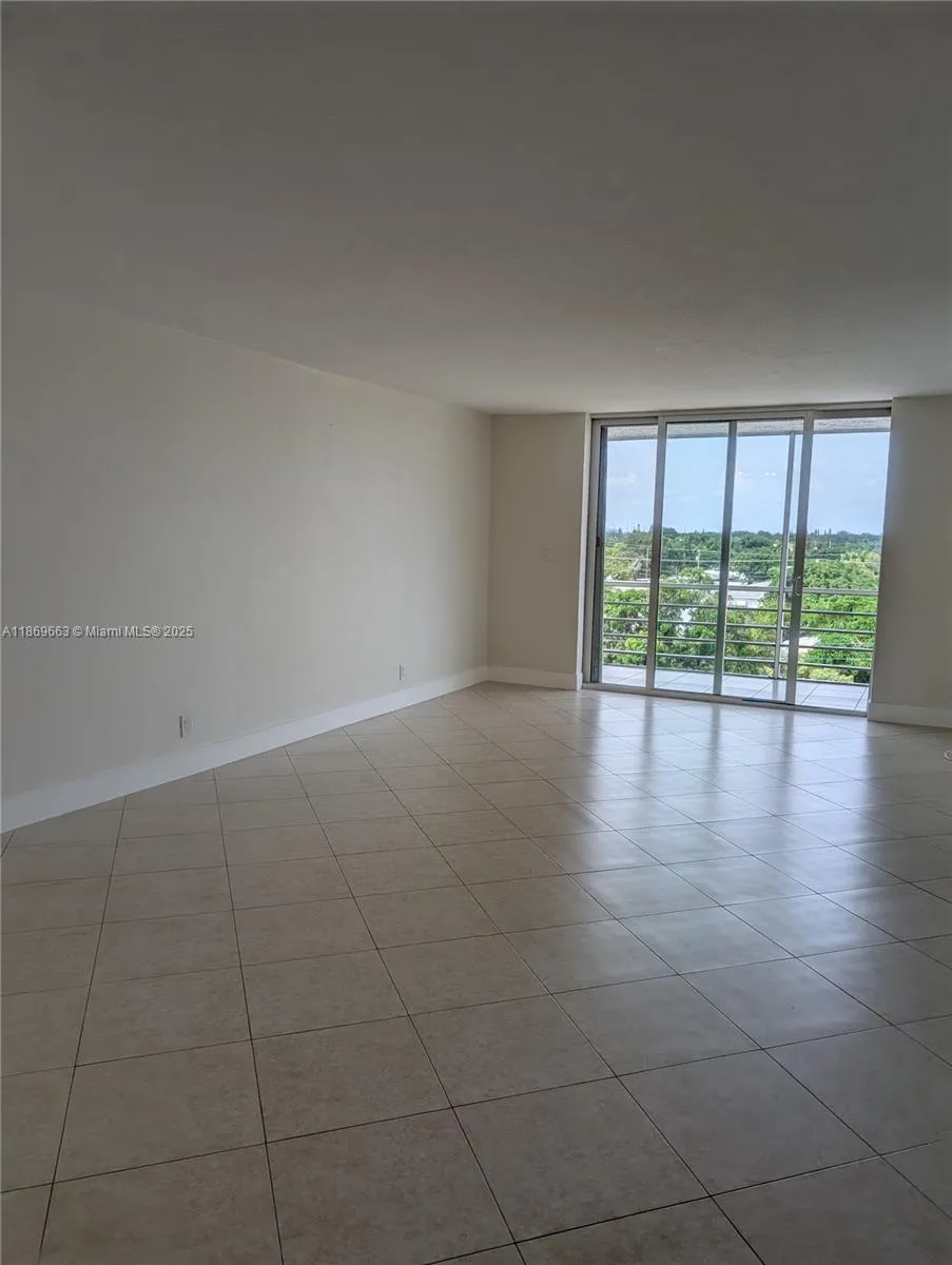 1830 Dixieanna St # 602, Hollywood FL 33020
