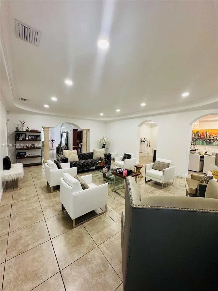 6040 SW 97th Ave, Miami FL 33173