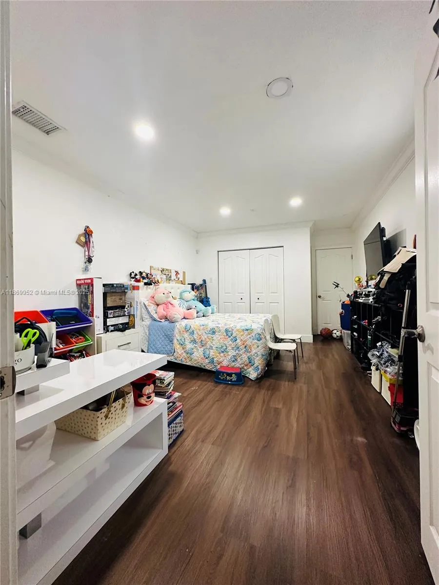 6040 SW 97th Ave, Miami FL 33173