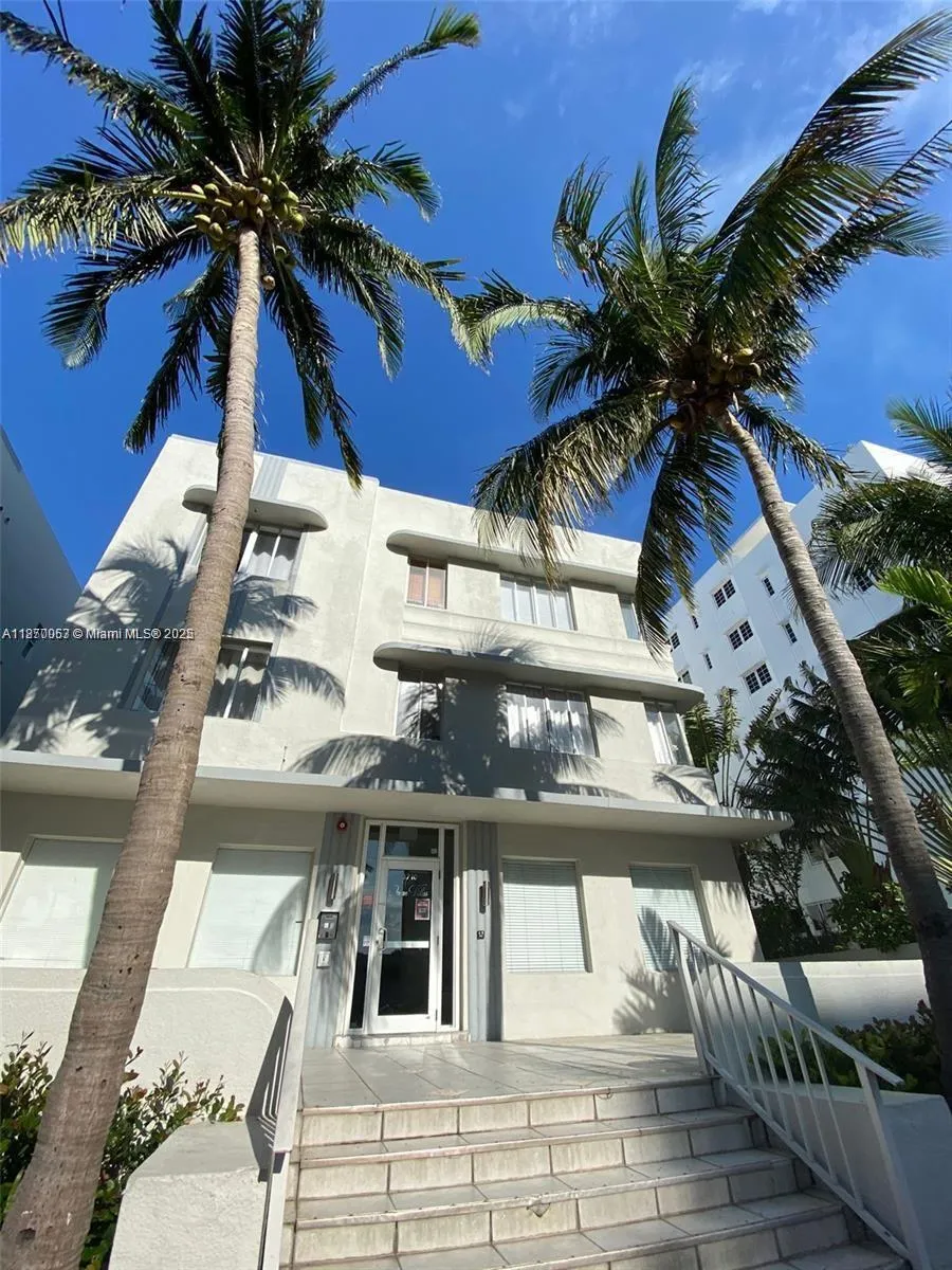 1 bedroom 1 bath for sale at 3710 Collins Ave # 103, Miami Beach FL 33140