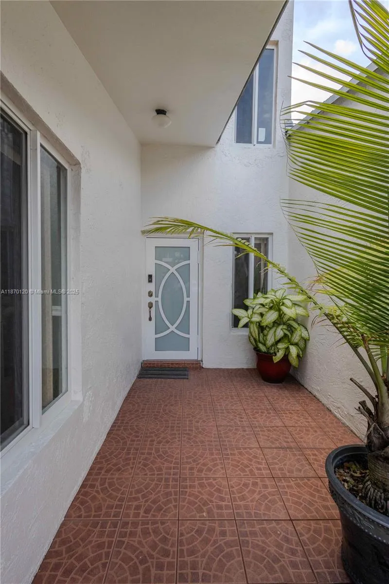 2435 SW 11th St # B, Miami FL 33135