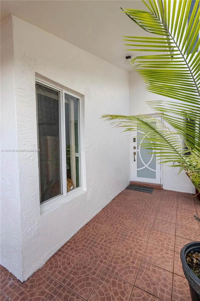 2435 SW 11th St # B, Miami FL 33135