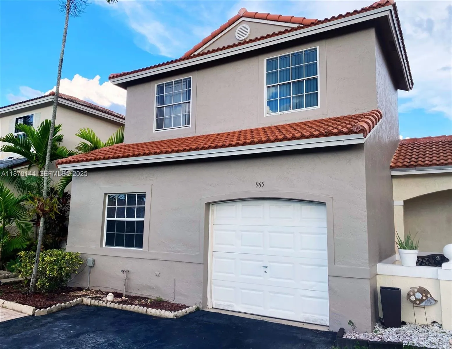 3 bedroom 2 bath for sale at 965 SW 180th Ter, Pembroke Pines FL 33029