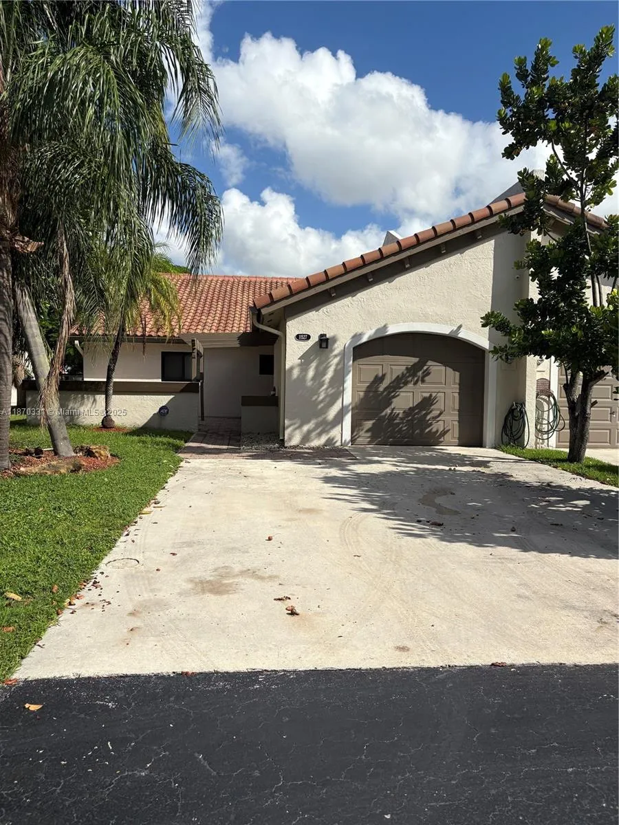 3 bedroom 2 bath for sale at 11527 SW 84th Ln, Miami FL 33173