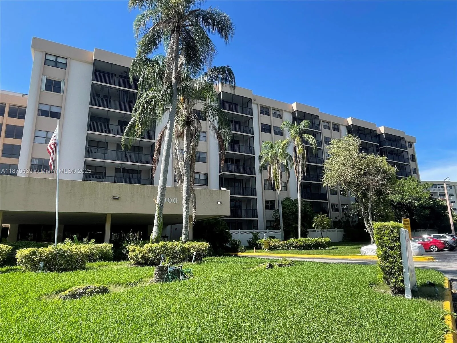 2 bedroom 2 bath for sale at 900 NE 195th St # 703, Miami FL 33179