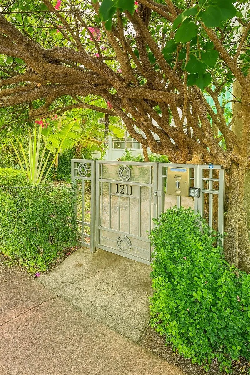 1 bedroom 1 bath for sale at 1211 Pennsylvania Ave # B1, Miami Beach FL 33139