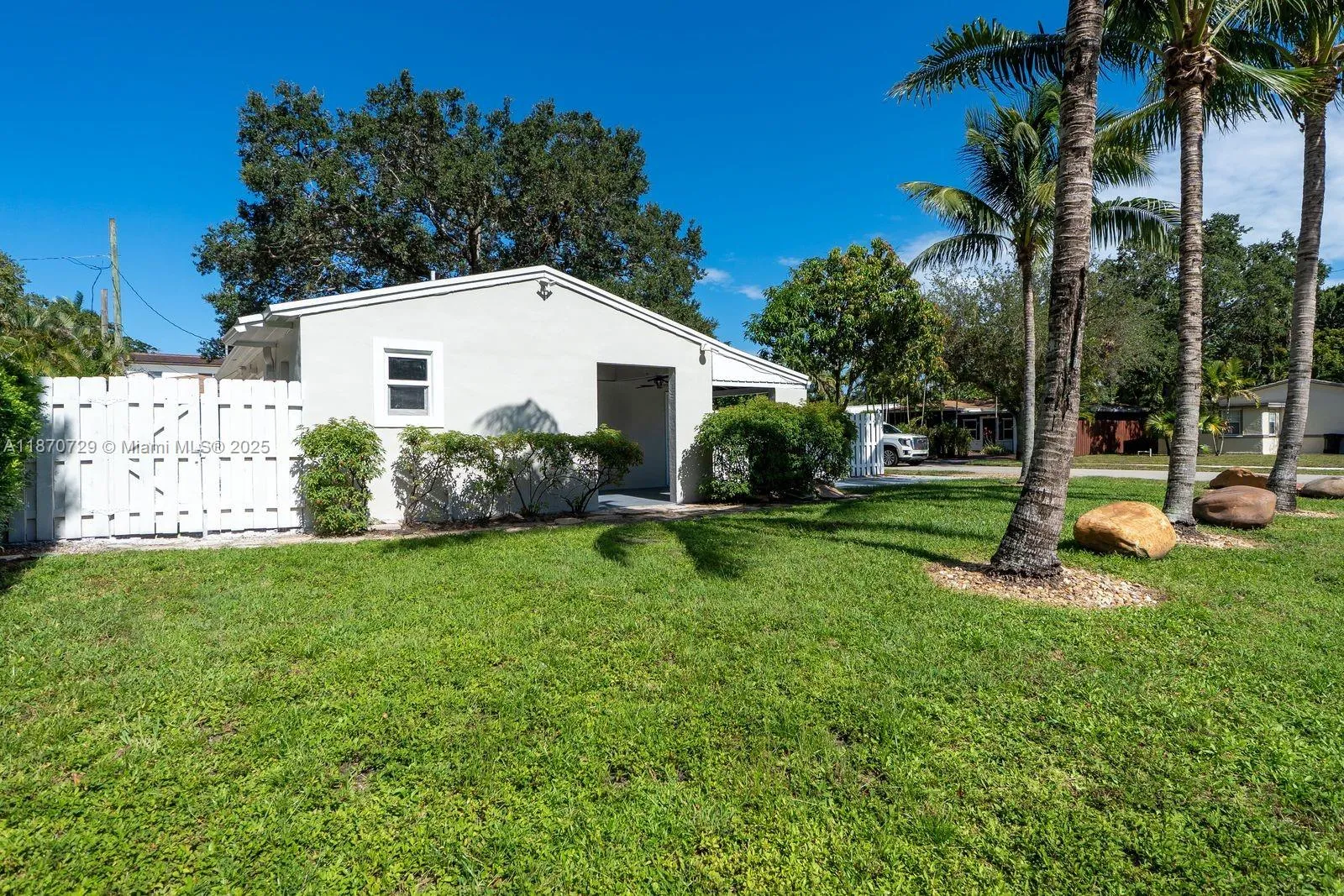 2 bedroom 1 bath for sale at 1121 SW 18th Ct, Fort Lauderdale FL 33315