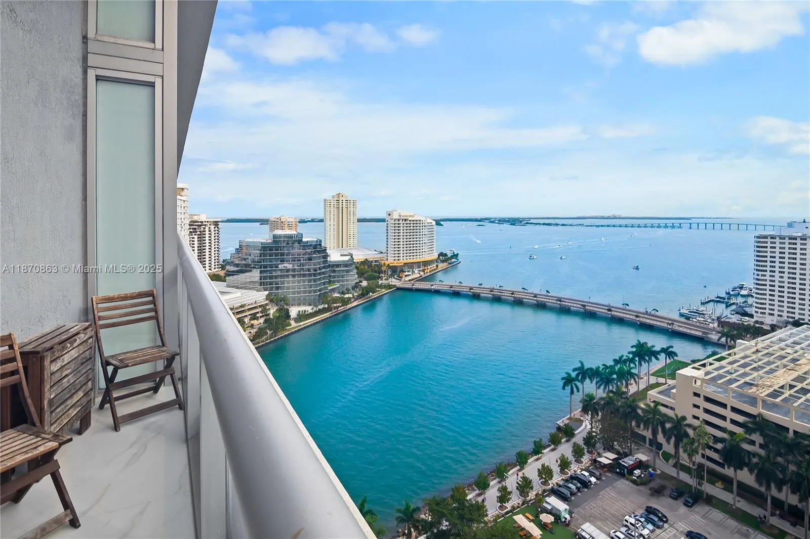 1 bedroom 1 bath for rent at 495 Brickell Ave # 2207, Miami FL 33131