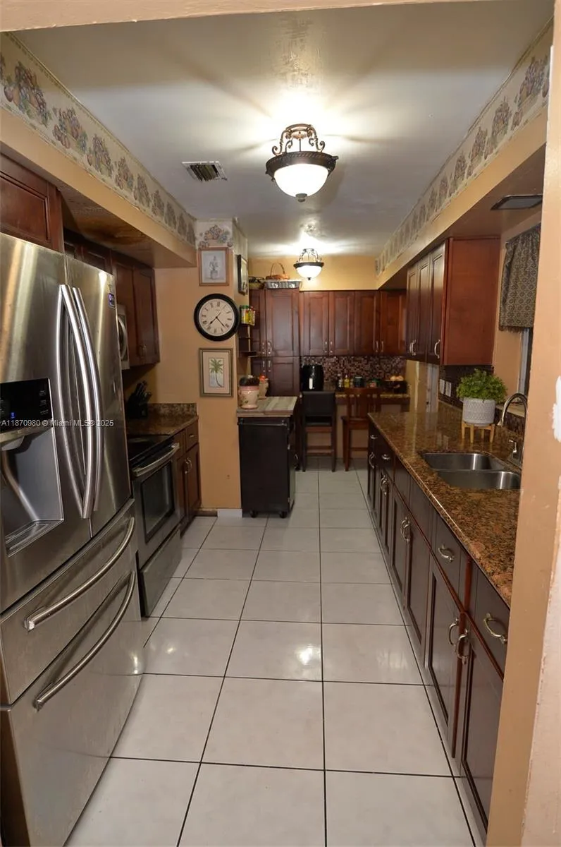 17940 NE 6th Ct, Miami FL 33162