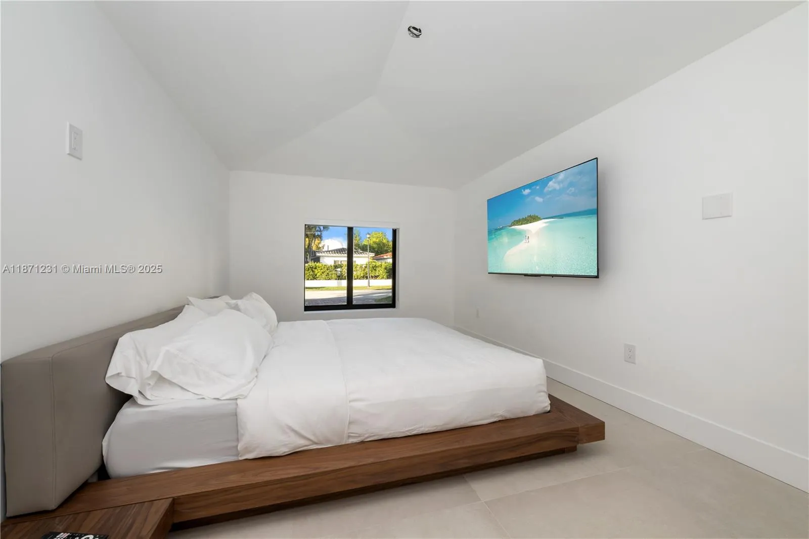 900 W 47th Ct, Miami Beach FL 33140