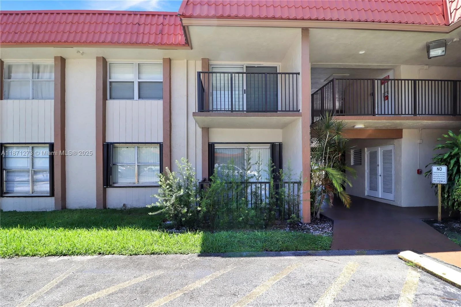 1 bedroom 1 bath for sale at 10511 SW 108th Ave # 185, Miami FL 33176