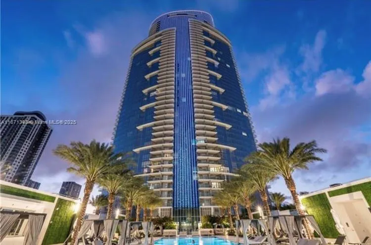 1 bedroom 1 bath for sale at 851 NE 1 Ave # 502, Miami FL 33132